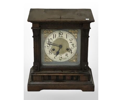 A Victorian oak eight day bracket clock with silvered dial, height 29 cm 