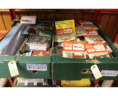 A quantity of Hornby and other OO/HO gauge items. Including Skaledale - 2x Country Cottage, Parish Meeting Room, Nearly New S