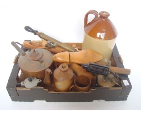 A mixed lot, comprising sundry kitchenalia including a copper kettle, wooden lemon squeezer together with wooden shoe trees, 
