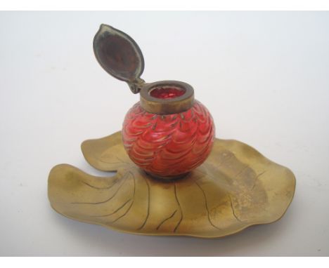 Art Nouveau Loetz style iridescent red glass inkwell, mounted with polished bronze flower bud hinged cover, on polished bronz