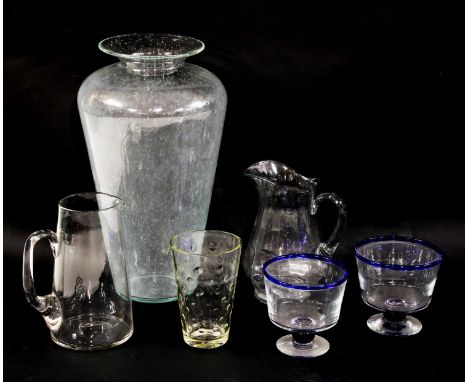 Glassware, comprising: a tall glass vase, two glass jugs, a pair of bowls with blue rims and another item (6)