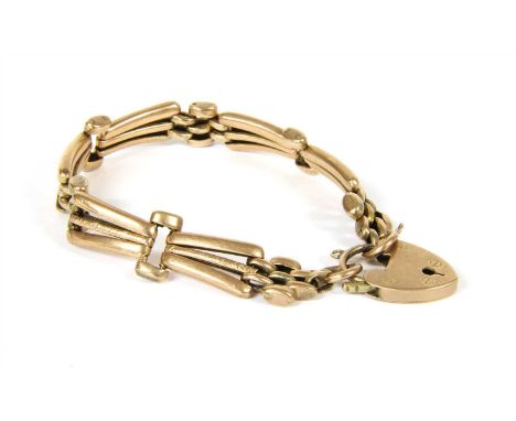 An Edwardian three row gold fan shaped gate bracelet, with a padlock clasp, marked BRITISH 9CT, 12.88g