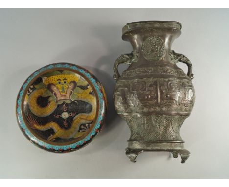 A Chinese enamel shallow dish, 20th century, decorated with long dragons chasing pearls, 17cm diameter, together with an arch