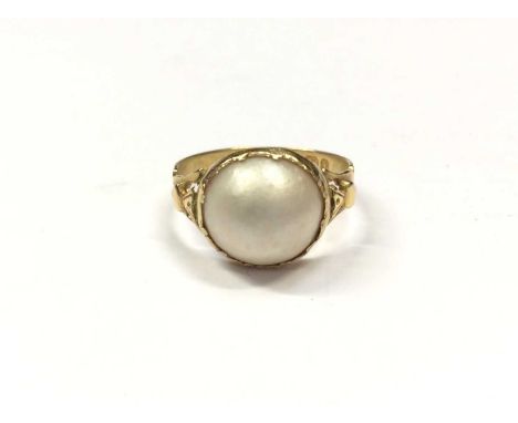 Victorian 18ct gold single pearl ring, with an 11.5mm diameter half pearl (possibly cultured and not tested for natural origi