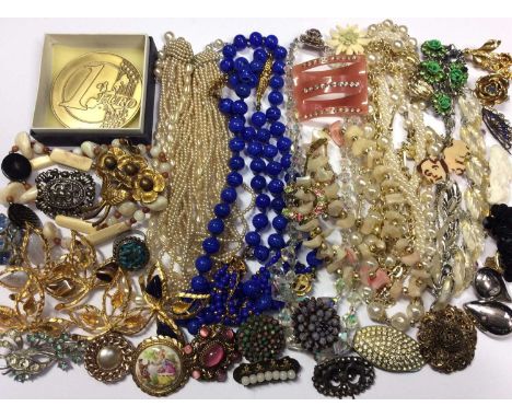 Assorted vintage costume jewellery including simulated pearls, other bead necklaces, paste set brooches, clip on earrings and