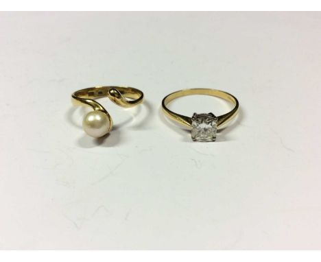 18ct gold single cultured pearl wrap around ring, size P and 18ct gold white synthetic cushion cut single stone ring, size TC