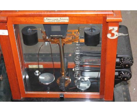 SET OF POST OFFICE SCALES 
including a similar set