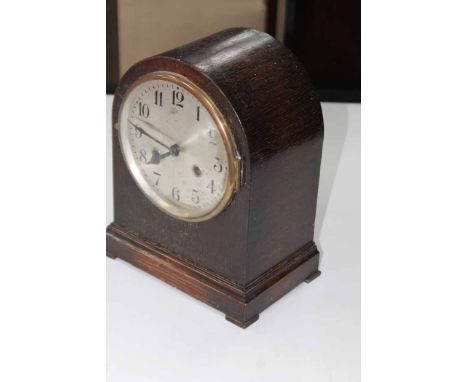 OAK CASED MANTEL CLOCK
with eight day movement 