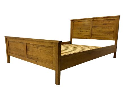 Light oak 4� 6� double bedstead