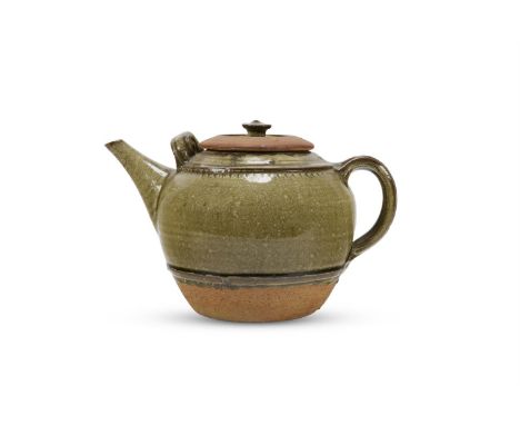 λ RICHARD BATTERHAM (BRITISH, 1936-2021) A LARGE TEAPOT AND COVER, LATE 20TH/EARLY 21ST CENTURY  Stoneware, with olive green 