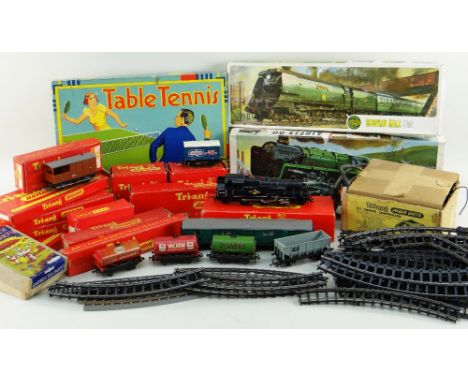 ASSORTED VINTAGE MODEL RAILWAY &amp; TOYS comprising selections of boxed Tri-ang track and accessories, 00 gauge R.59 tank lo