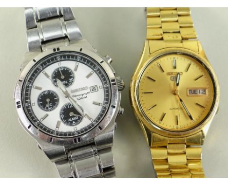 TWO SEIKO GENT'S WRISTWATCHES comprising Seiko Alarm Chronograph 100M, ref. 7T62-0FY0 (quartz), together with Seiko '5' Autom