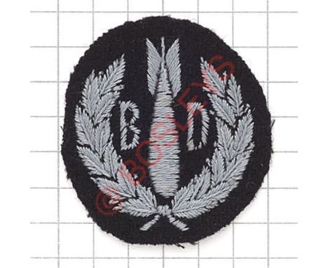 Royal Air Force WW2 period RAF Bomb Disposal arm badge. Light blue bomb, flanked by ‘B’ and ‘D’ in open laurel wreath embroid