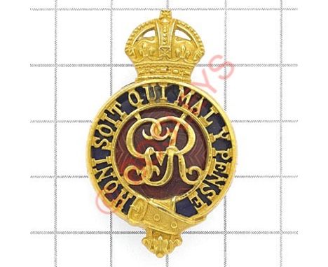 Household Cavalry GvR Officer’s gilt and enamel cap badge circa 1919-36. A good scarce example. (KK 1882) One clip securing b