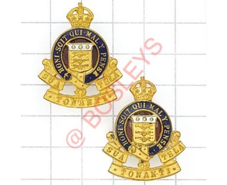 Royal Army Ordnance Corps Officer’s collar badges circa 1947-49. Gilt and enamel pattern with “Tonanti” scroll. (2 items) GC 