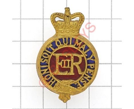 Household Cavalry Officer’s and Warrant Officer’s EIIR post 1953 gilt & enamel cap badge. A fine example. VGC Loops 