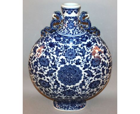 A LARGE CHINESE BLUE & WHITE MING STYLE PORCELAIN MOON FLASK, the sides decorated with central Shou medallions enclosed by fo