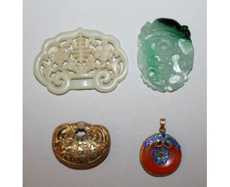 AN EARLY 20TH CENTURY CHINESE CARVED & PIERCED CELADON JADE PLAQUE, in the form of a ruyi head and centred by a flower enclos