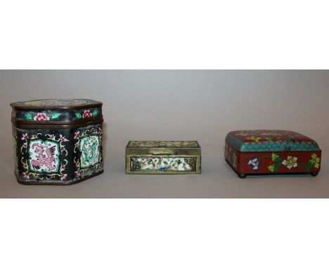 THREE EARLY 20TH CENTURY CHINESE BOXES WITH COVERS, one cloisonne, one Canton enamel, the last enamelled metal, the largest 4