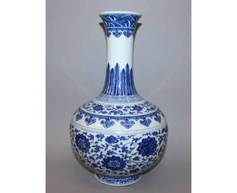 A LARGE CHINESE MING-STYLE BLUE & WHITE PORCELAIN BOTTLE VASE, the sides decorated in a ‘heaped and piled’ effect with bands 