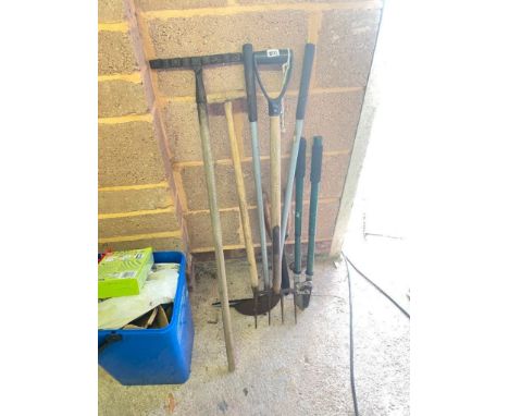 Pair of garden fork edger etc