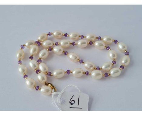 A good vintage pearl necklace with amethyst and 9ct spacer beads and 9ct clasp