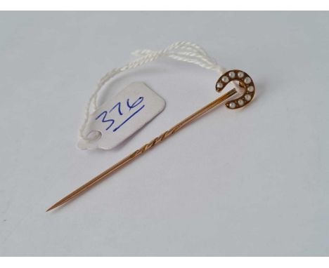 A gold and seed pearl horse shoe stick pin 15ct gold