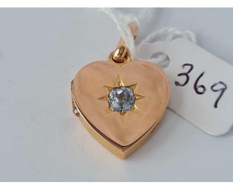 ANTIQUE18CT HEART LOCKET MARKED WITH FRENCH MARKS ON THE INSIDE BEZEL SET WITH A LIGHT COLOURED BLUE SAPPHIRE, SIZE WITHOUT B