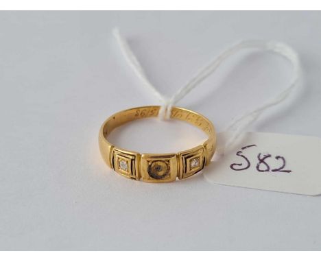 A diamond set pearl ring (one pearl missing), 18ct, P, 2.5g
