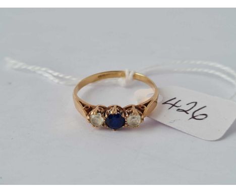 A three stone ring, 9ct, P, 1.7g