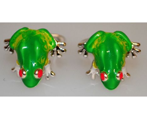 A PAIR OF FROGS SILVER AND ENAMEL CUFFLINKS.