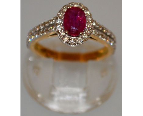A SUPERB RUBY AND DIAMOND CLUSTER RING set in 18ct yellow gold.