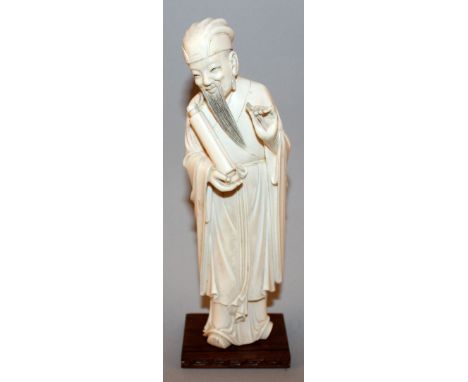 A GOOD QUALITY EARLY 20TH CENTURY CHINESE CARVED IVORY FIGURE OF A SCHOLAR, on a fixed wood stand, the scholar dressed in flo