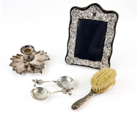 Collection of silver-mounted items to include a flower design chamberstick, 13.5 cm, two caddy spoons, a silver-mounted hairb
