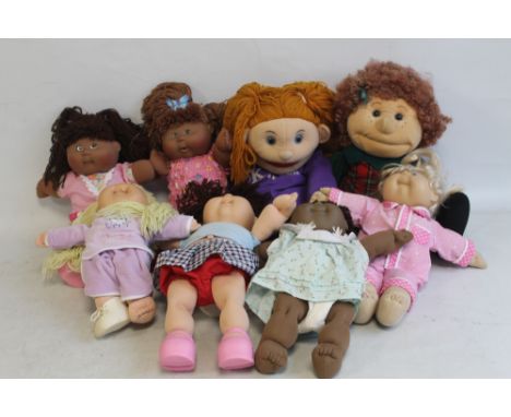 TWO PUPPETS TOGETHER WITH A COLLECTION OF CABBAGE PATCH DOLLS