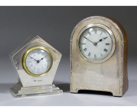 An Edward VII silver cased mantel timepiece, the 1.75ins diameter white enamel dial with Arabic numerals, the timepiece movem