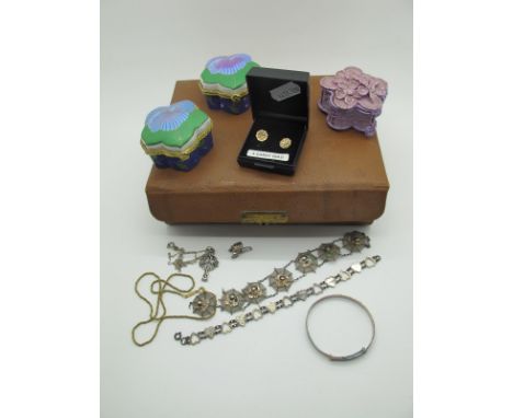 Expanding Child's Bangle, stamped "Sterling Silver", vintage novelty spider's web panel brcelet (damage); a 'vergold' twisted
