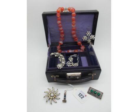 A Vintage Purple Jewel Case, plush lined with lift out tray, containing a small banded agate seal fob type pendant, diamanté 