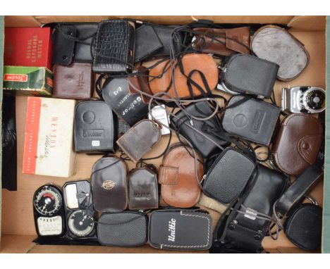 A Tray of Light Meters, Gossen, Weston & other makers, mostly selenium meters, untested, many cased, G