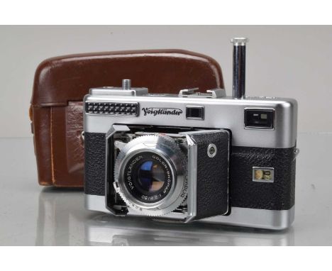 A Voigtländer Vitessa L Rangefinder Camera, shutter working, light cell responsive, rangefinder working, body G-VG, cocking p