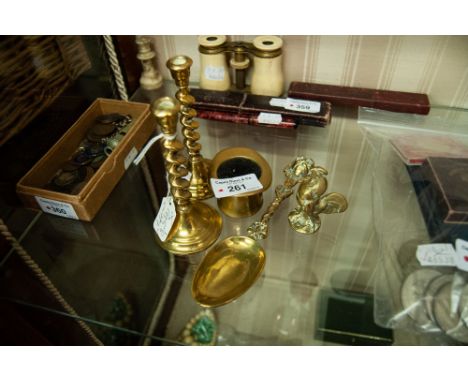 ANTIQUE COPPER PEN WIPER IN THE FORM OF A TOP HAT; BRASS PIPE DAMPER IN THE FORM OF A COCKEREL; AN OLD RAT TAIL PATTERN BRASS