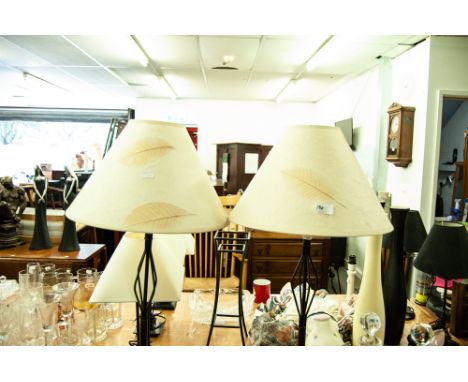 PAIR OF MODERN BLACK METAL TALL SLENDER TABLE LAMPS WITH CREAM FABRIC SHADES AND A GERMAN QUARTZ CARRIAGE-TYPE MANTEL CLOCK (