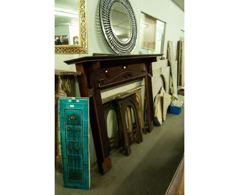 EDWARDIAN MAHOGANY FIRE SURROUND WITH DEEP MANTEL SHELF, 52 1/2" (133.5CM) HIGH, 69" (175CM) WIDE