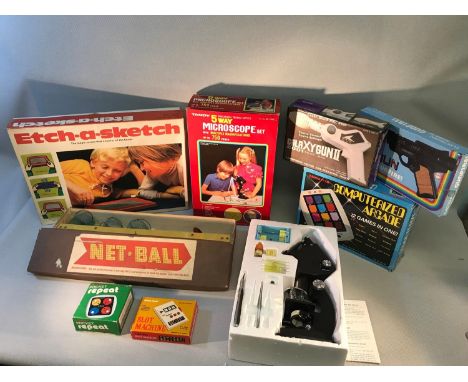 A lot of various vintage toys & games, to include toy makers 'Tandy' 