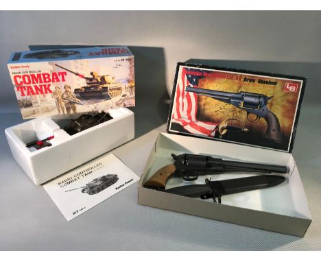 A lot of two vintage toys; Combat tank & Army revolver 