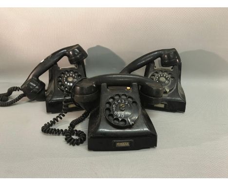 A lot of three vintage dial phones, in black 
