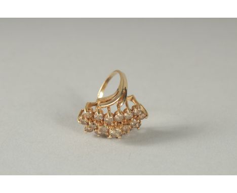 A GOOD 14CT GOLD CHAMPAGNE DIAMOND CLUSTER RING.