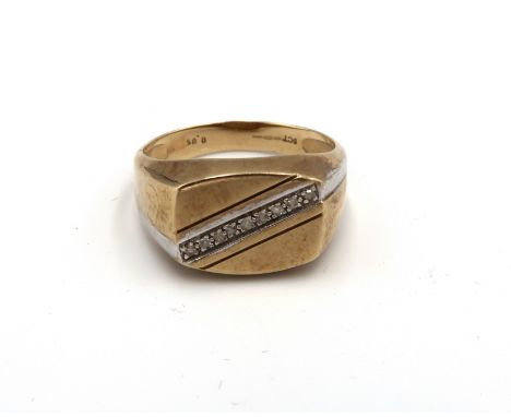 A gentleman's ring set with nine diamond brilliants, size S, 3.9g.