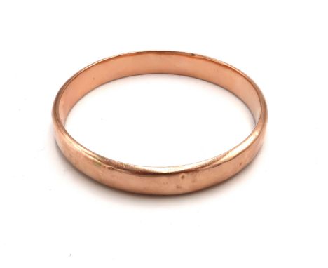 A hallmarked 9ct rose D shaped gold bangle - internal diameter approx 6.6cm - weight approx 15.05 grams