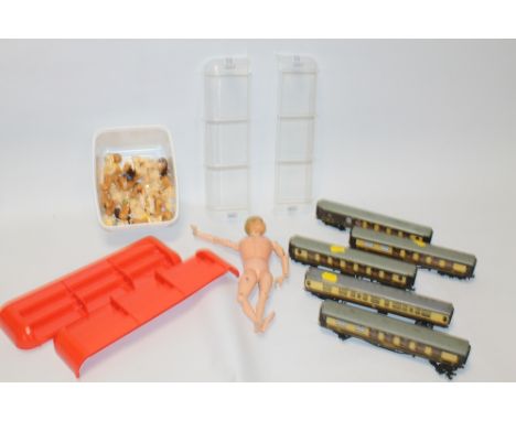 A QUANTITY OF ASSORTED TOYS TO INCLUDE HORNBY CARRIAGES, ACTION MAN, ETC  